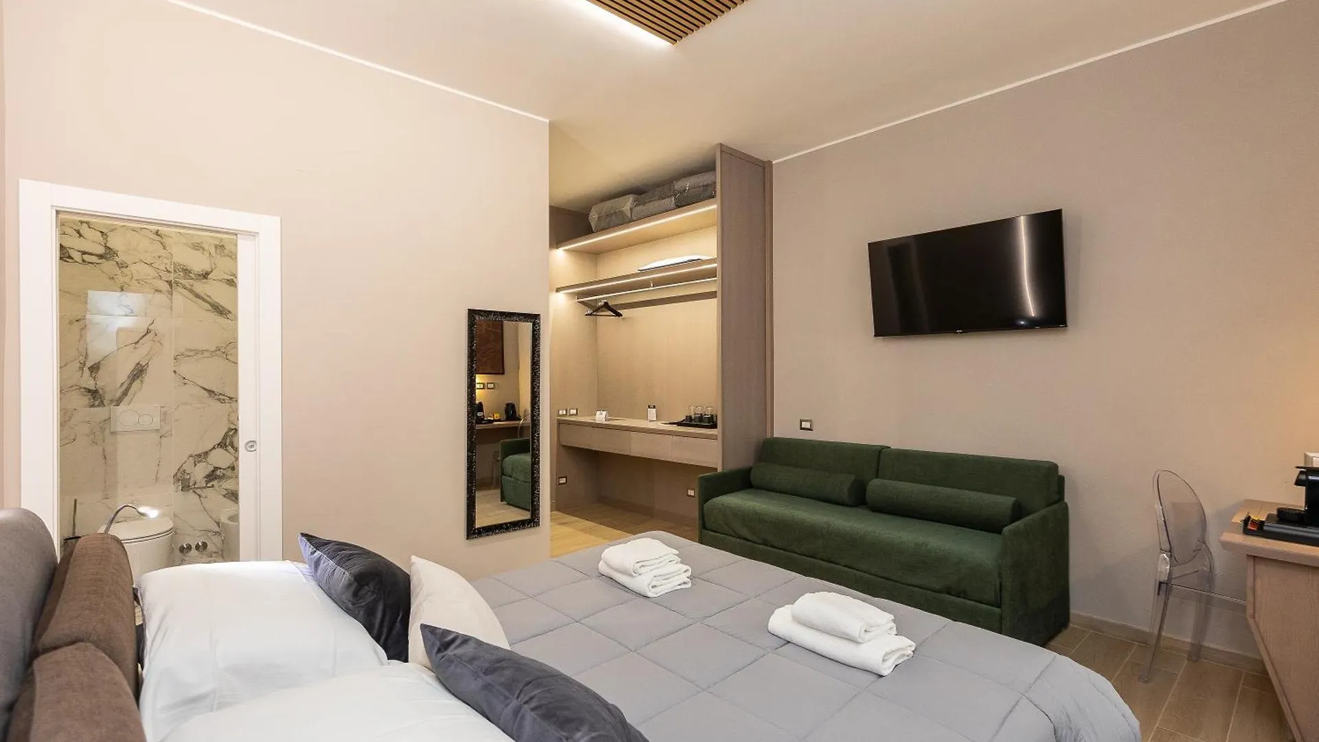 Iron Luxury Rooms Rzym 0*,  Włochy
