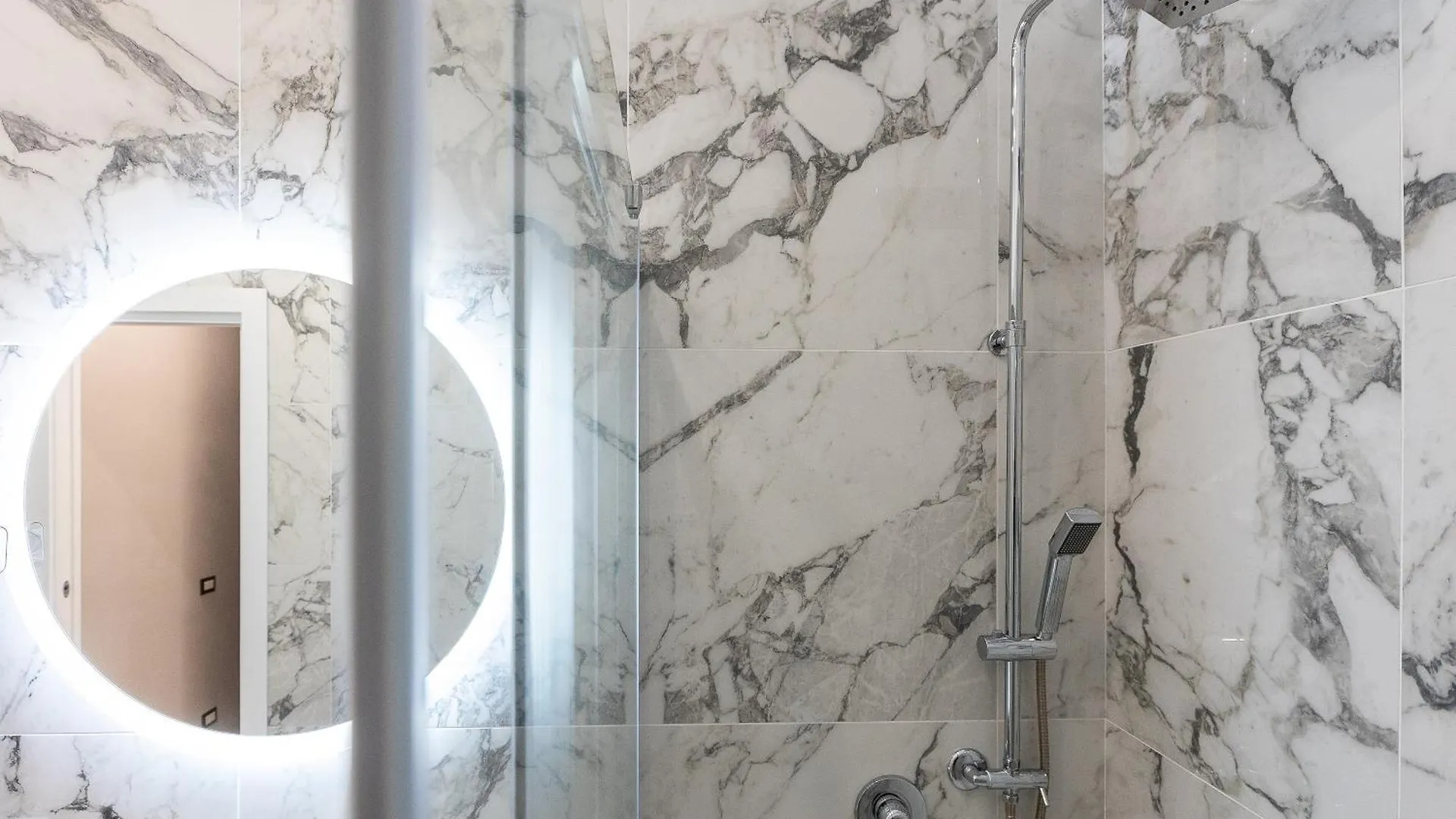Iron Luxury Rooms Рим Италия