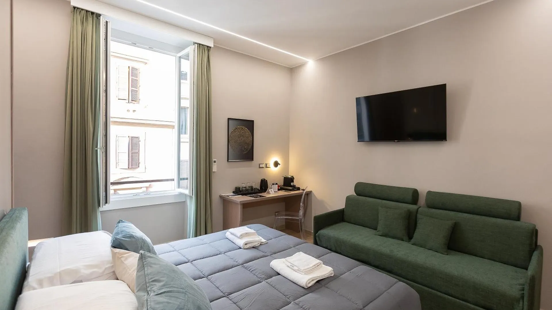 Iron Luxury Rooms Рим Гостевой дом