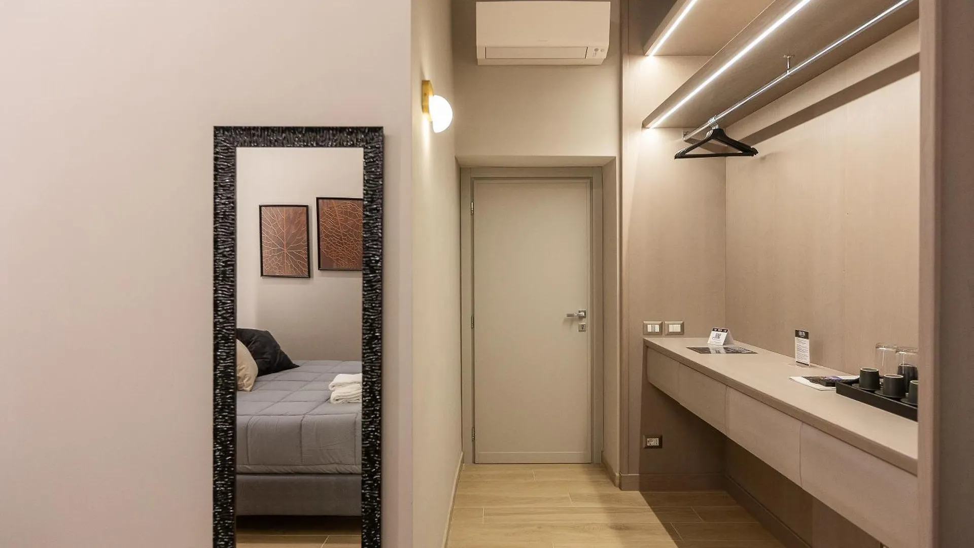 Iron Luxury Rooms Рим 0*,  Италия