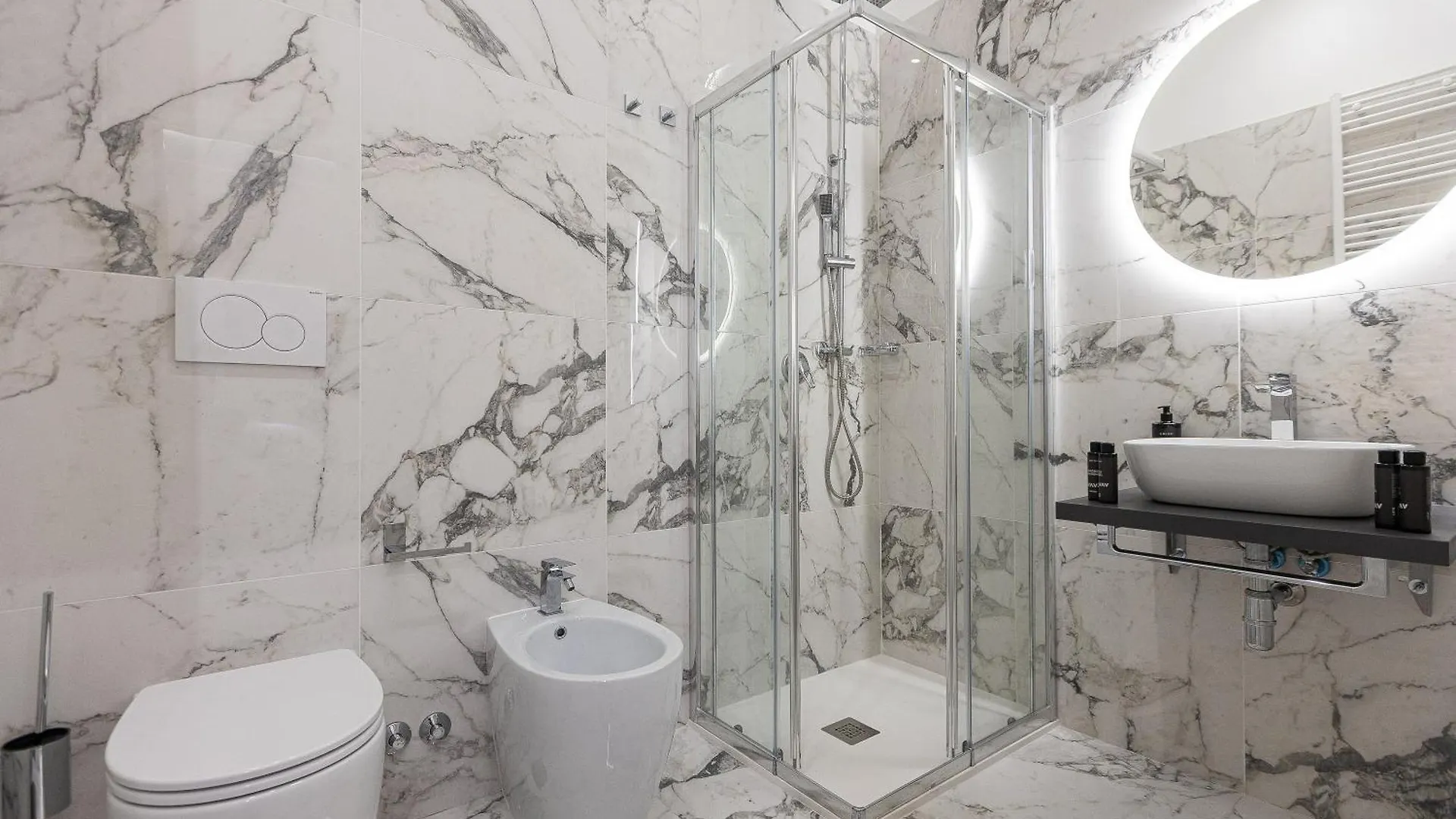 Iron Luxury Rooms Рим Гостевой дом